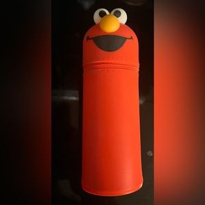 NWOT Wet n Wild x Sesame Street Elmo exapandable brush holder